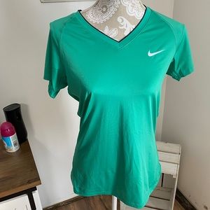 🌿3/$30🌿 Nike dri-fit vneck tee